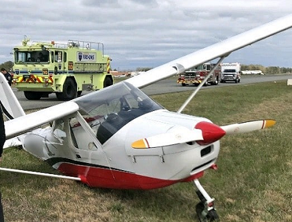 Tecnam P92 Eaglet aircraft with broken landing gear made a safe landing at the Hanover County Airport.